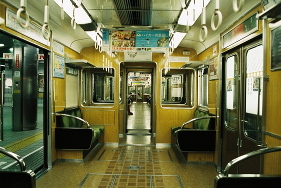 電車内に業務用洗剤をこぼす